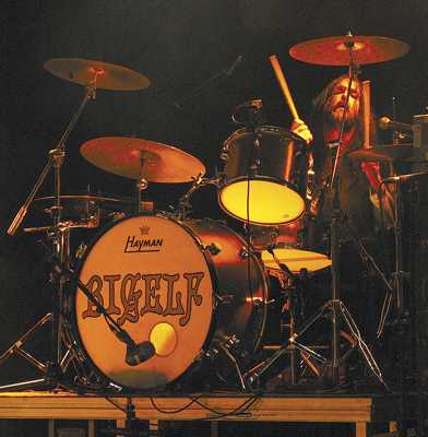 drummer hodge essay Poetry 2015– sample essays (drummer hodge and channel firing, for example) but others, though written at the time, have a more general relevance. drummer hodge essay Poetry 2015– sample essays (drummer hodge and channel firing, for example) but others, though written at the time, have a more general relevance.