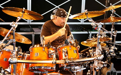 Dave McAfee with Toby Keith : Modern Drummer