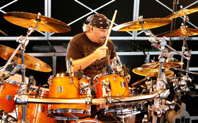 Dave McAfee with Toby Keith : Modern Drummer