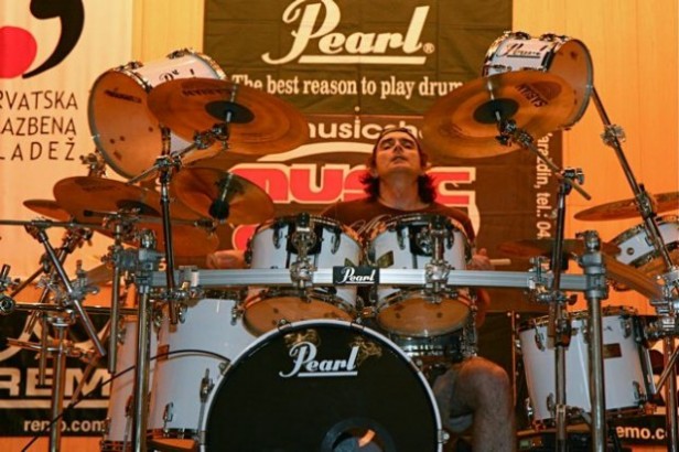 The 2011 lineup of international instructors featured drumming superstar Virgil Donati demonstrating and discussing his double bass techniques, phrasing, wrist development, and his approach to odd meters.
